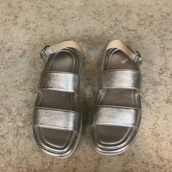 NWOT Stuart Weitzman Elodie Silver Leather Sandals Size 37 (6.5) - Picture 2 of 5